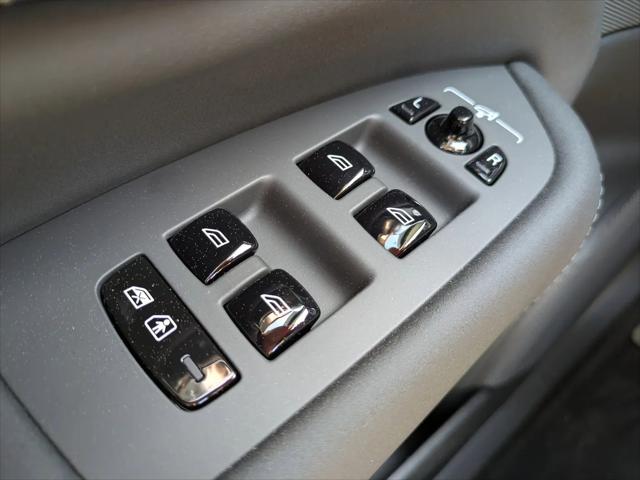 2026 Volvo XC90 Core, B5 AWD Gas (mild hybrid), Gasoline, Bright, 7 Seats