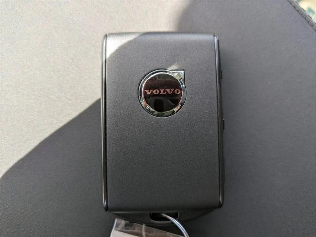 2026 Volvo XC90 Core, B5 AWD Gas (mild hybrid), Gasoline, Bright, 7 Seats