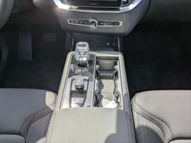 2026 Volvo XC90 Core, B5 AWD Gas mild hybrid, Gasoline, Bright, 7 Seats