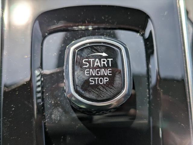 2026 Volvo XC90 Core, B5 AWD Gas mild hybrid, Gasoline, Bright, 7 Seats