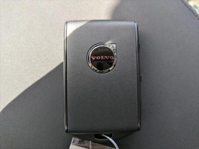 2026 Volvo XC90 Core, B5 AWD Gas mild hybrid, Gasoline, Bright, 7 Seats