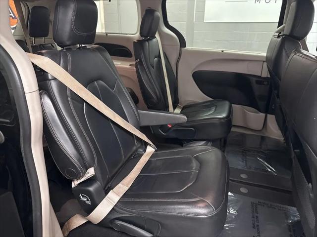 2017 Chrysler Pacifica Touring-L