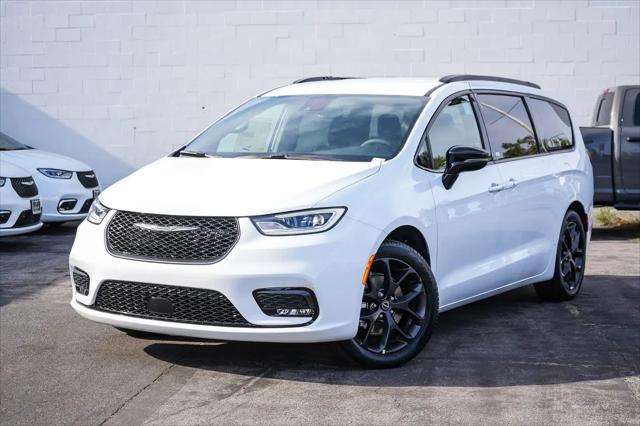 2026 Chrysler Pacifica Select for sale in Costa Mesa, CA