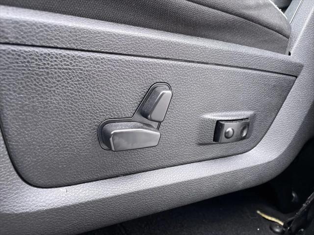 2023 Ram 1500 Classic SLT Crew Cab 4x4 5'7" Box