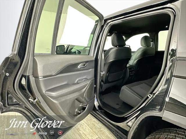 2026 Jeep Grand Cherokee Laredo 4x2