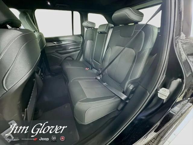 2026 Jeep Grand Cherokee Laredo 4x2