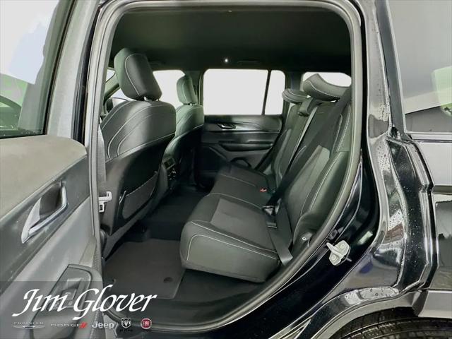 2026 Jeep Grand Cherokee Laredo 4x2