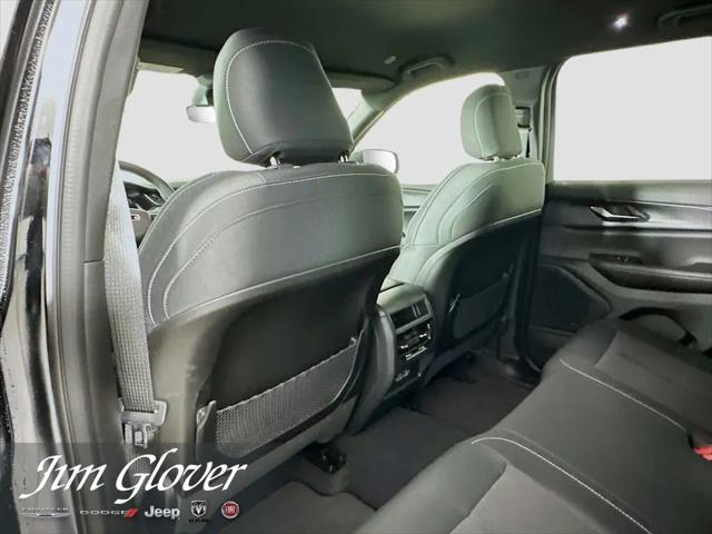 2026 Jeep Grand Cherokee Laredo 4x2