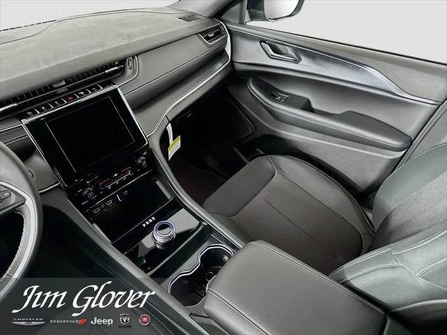 2026 Jeep Grand Cherokee Laredo 4x2