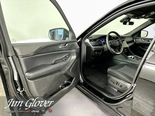 2026 Jeep Grand Cherokee Laredo 4x2