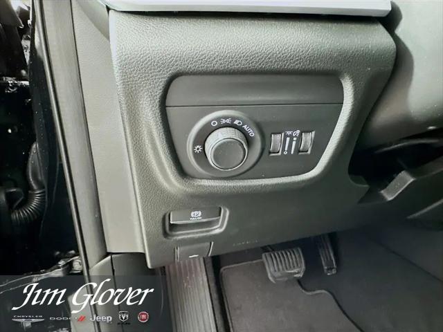 2026 Jeep Grand Cherokee Laredo 4x2