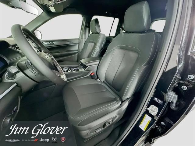 2026 Jeep Grand Cherokee Laredo 4x2