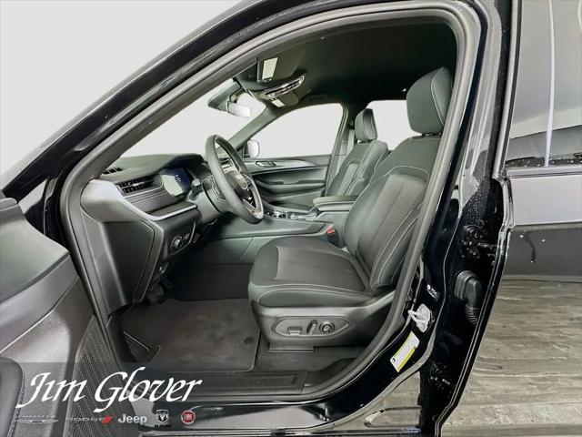 2026 Jeep Grand Cherokee Laredo 4x2