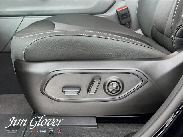 2026 Jeep Grand Cherokee Laredo 4x2