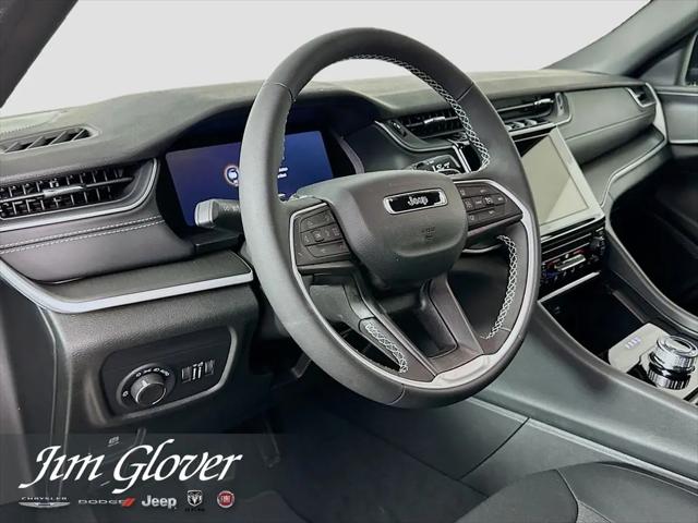 2026 Jeep Grand Cherokee Laredo 4x2