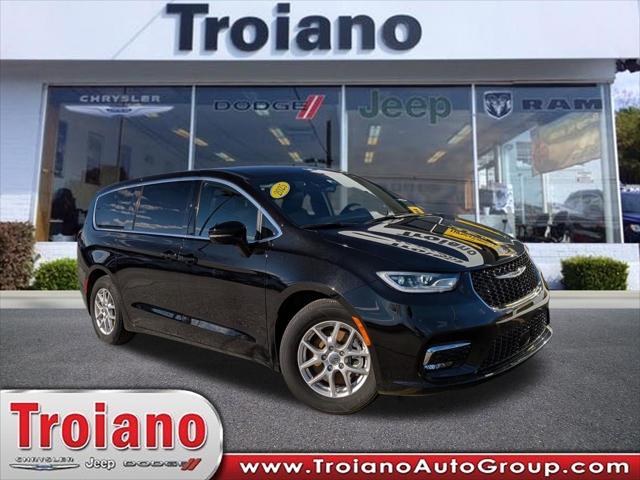 2025 Chrysler Pacifica Select for sale in Colchester, CT