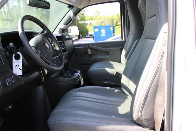 2026 Chevrolet Express Cargo Van 2500 Regular Wheelbase, WT, RWD