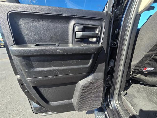 2017 Ram 1500 Express Quad Cab 4x4 6'4" Box