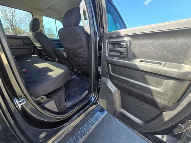 2017 Ram 1500 Express Quad Cab 4x4 6'4" Box