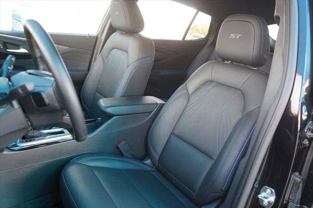 2025 Buick NV Sport Touring FWD