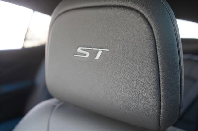2025 Buick NV Sport Touring FWD