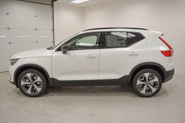 2026 Volvo XC40 Plus, B5 AWD Gas (mild hybrid), Dark