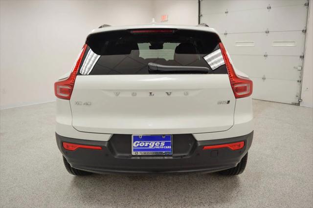 2026 Volvo XC40 Plus, B5 AWD Gas (mild hybrid), Dark