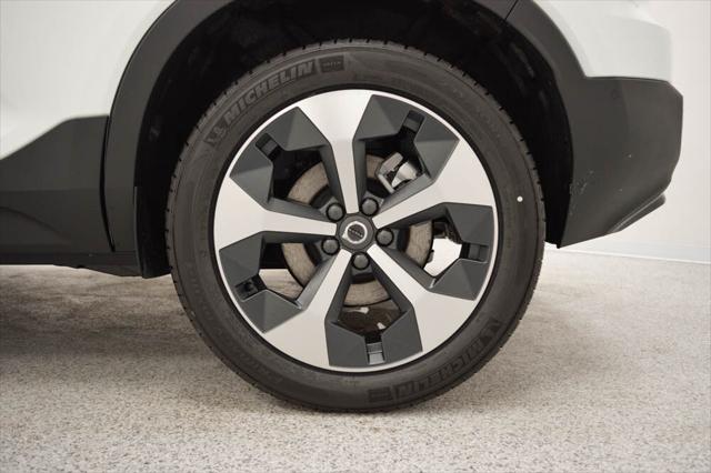 2026 Volvo XC40 Plus, B5 AWD Gas (mild hybrid), Dark