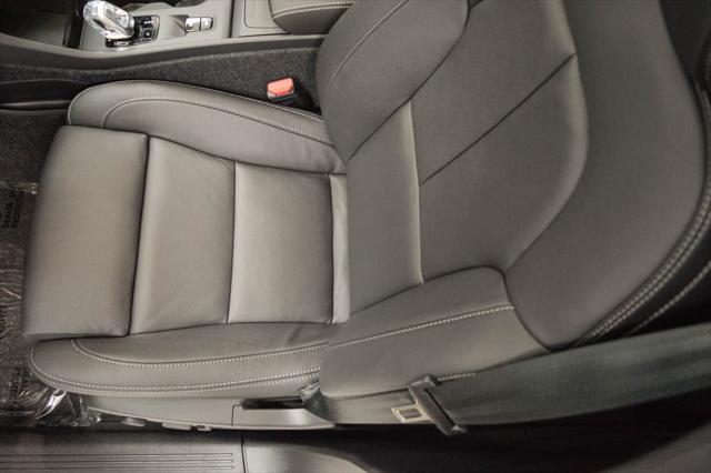2026 Volvo XC40 Plus, B5 AWD Gas (mild hybrid), Dark