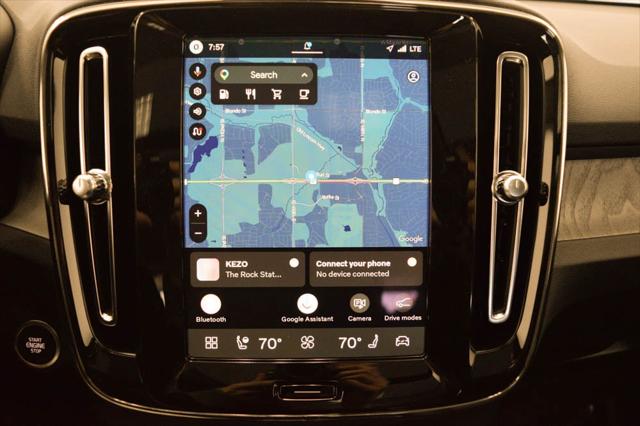 2026 Volvo XC40 Plus, B5 AWD Gas (mild hybrid), Dark