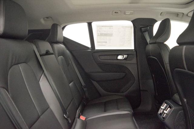 2026 Volvo XC40 Plus, B5 AWD Gas (mild hybrid), Dark