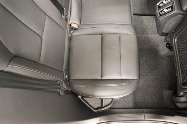 2026 Volvo XC40 Plus, B5 AWD Gas (mild hybrid), Dark