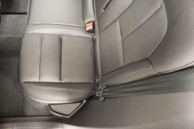 2026 Volvo XC40 Plus, B5 AWD Gas (mild hybrid), Dark