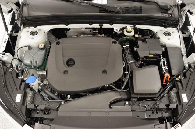 2026 Volvo XC40 Plus, B5 AWD Gas (mild hybrid), Dark