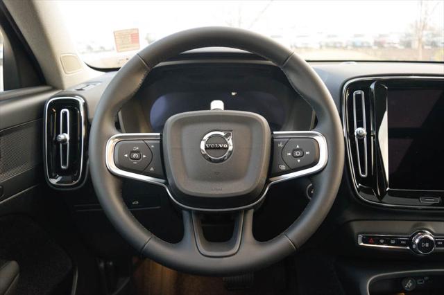2026 Volvo XC40 Plus, B5 AWD Gas (mild hybrid), Dark