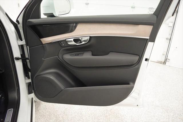 2026 Volvo XC90 Plug-In Hybrid Plus, T8 AWD, Electric/Gasoline, Bright, 6 Seats