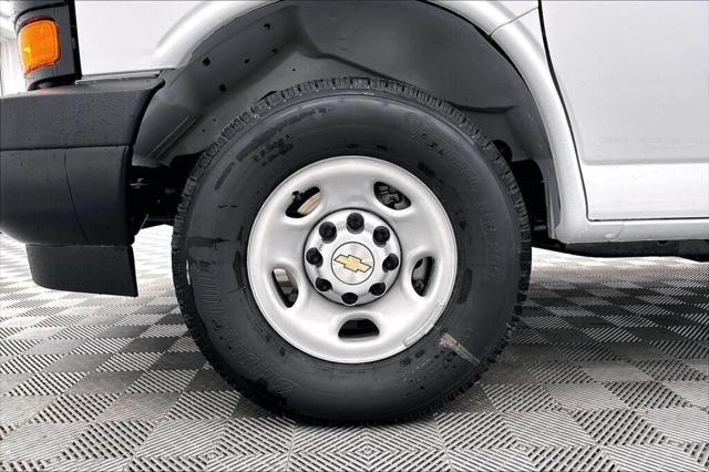 2026 Chevrolet Express Passenger 3500 Extended Wheelbase, LS, RWD