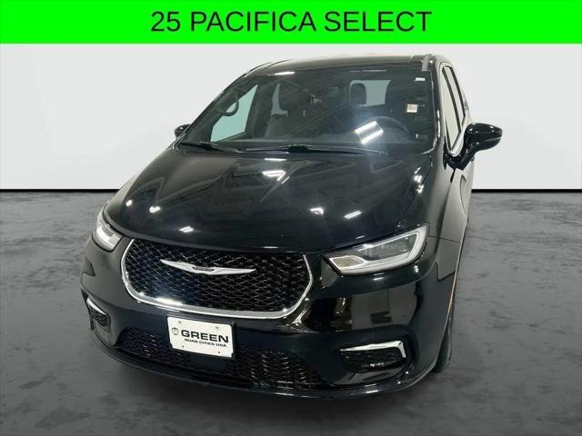 2025 Chrysler Pacifica Select for sale in East Moline, IL