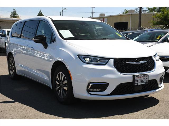 2024 Chrysler Pacifica Hybrid Select