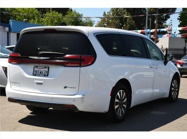 2024 Chrysler Pacifica Hybrid Select
