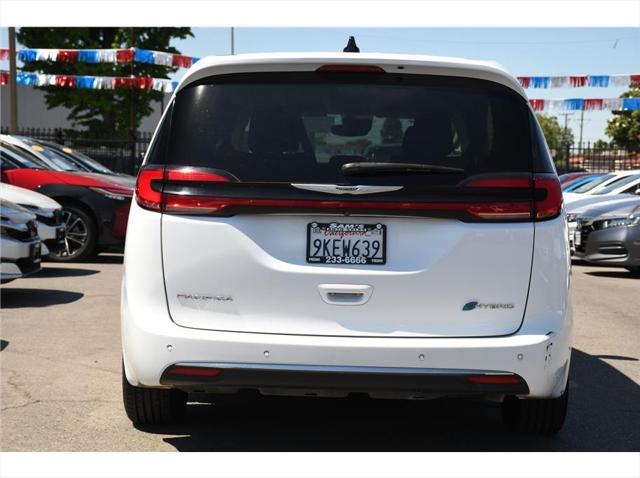 2024 Chrysler Pacifica Hybrid Select