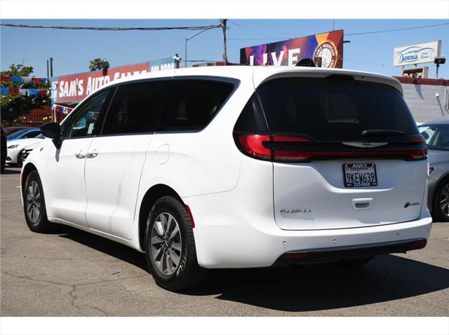 2024 Chrysler Pacifica Hybrid Select