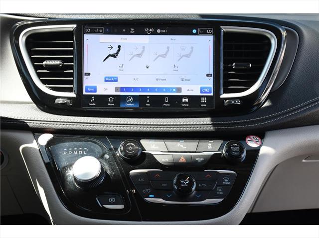 2024 Chrysler Pacifica Hybrid Select