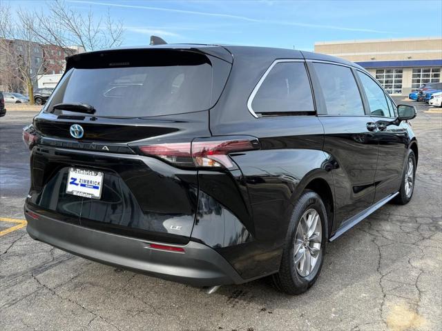 2025 Toyota Sienna LE