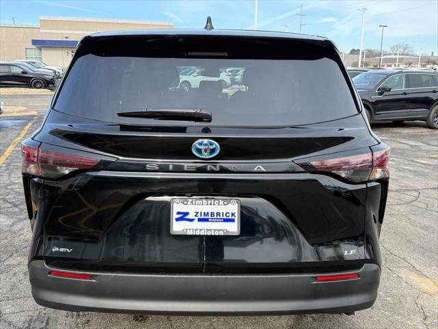 2025 Toyota Sienna LE