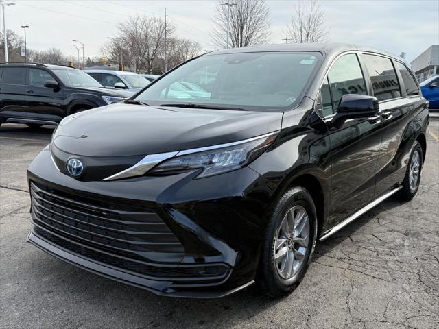 2025 Toyota Sienna LE