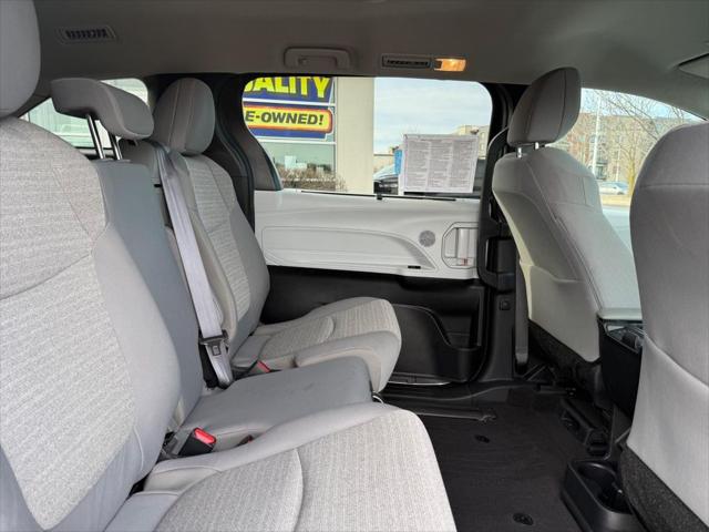 2025 Toyota Sienna LE