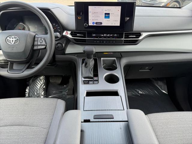 2025 Toyota Sienna LE
