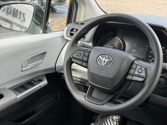 2025 Toyota Sienna LE