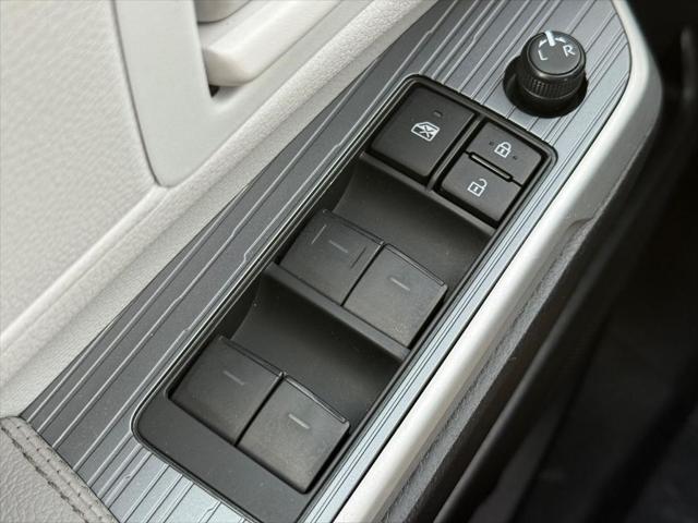 2025 Toyota Sienna LE